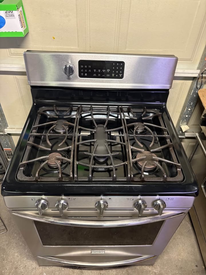 Frigidaire Gas Range 30" - photo 2