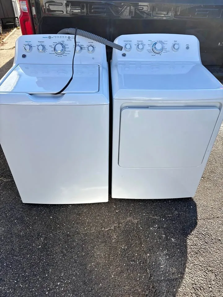 GE Washer And Gas Dryer Set 27”