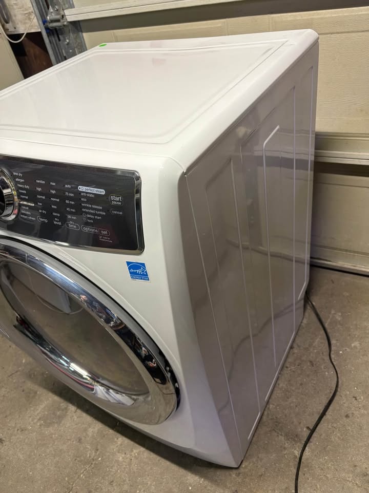 Like New Electrolux PROPANE Gas Dryer 27" - photo 3