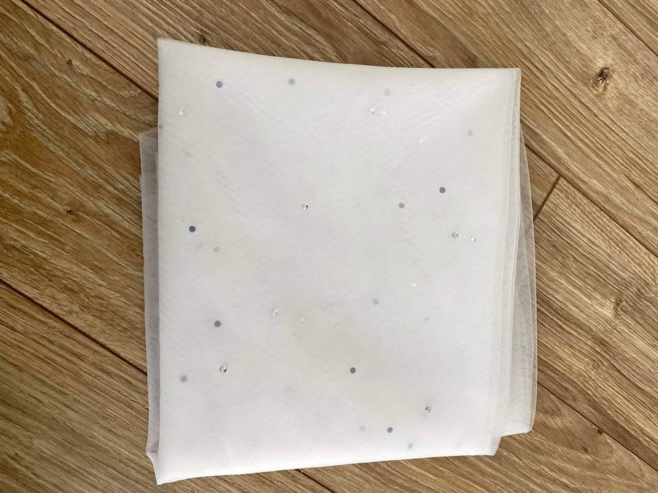 Circle drop veil with rhinestone detail