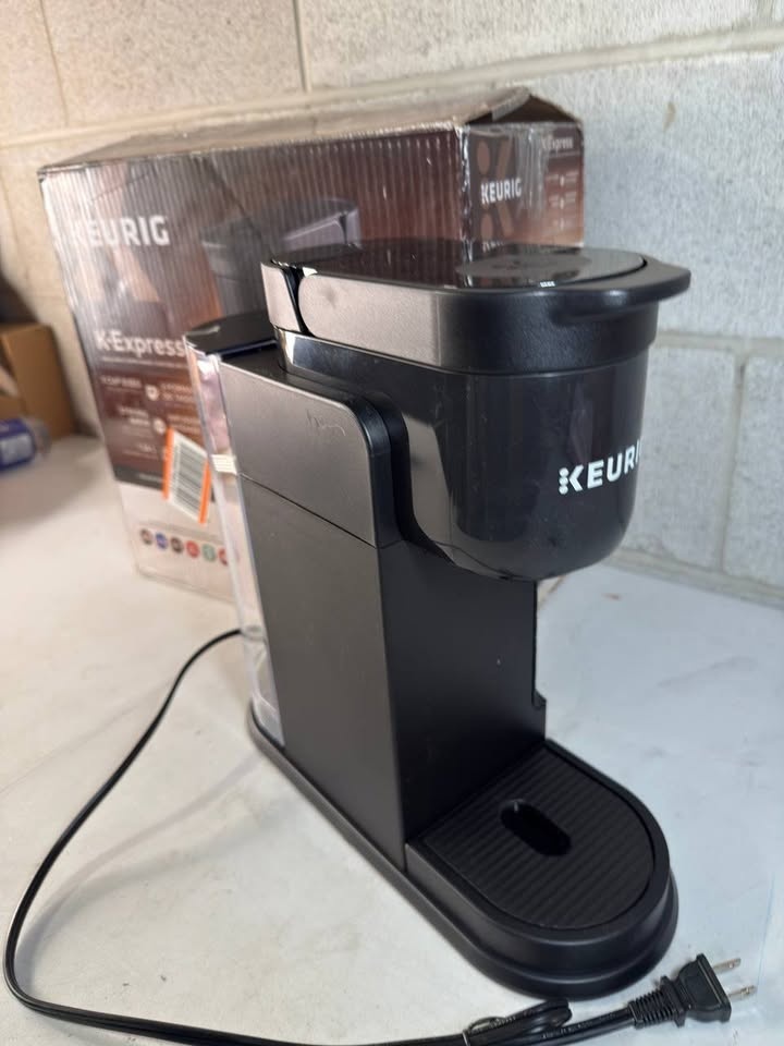 Keurig K-Express Single Serve K-Cup Pod Coffee Maker ‼️damaged‼️ - photo 3