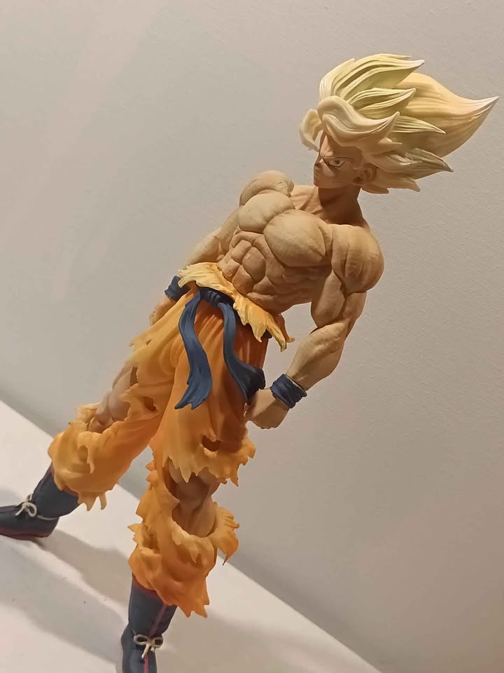 Super Saiyan Goku - photo 4