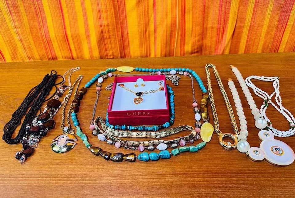 Jewelry Lot with Brand New Guess Necklace and Earring Set - photo 3