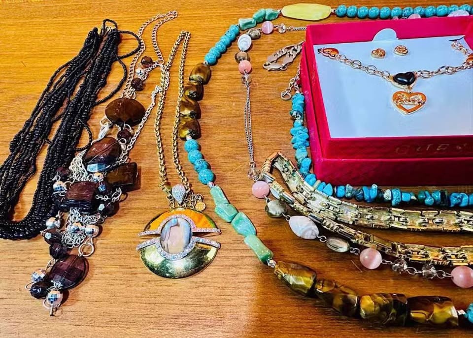Jewelry Lot with Brand New Guess Necklace and Earring Set - photo 4