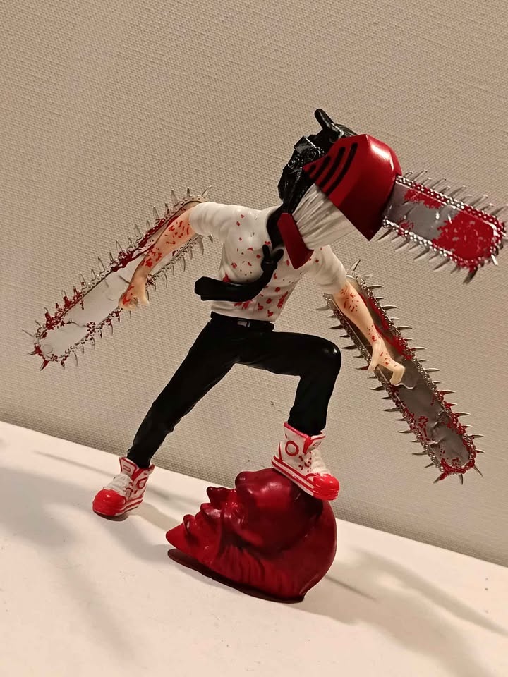Chainsaw head figure - photo 2