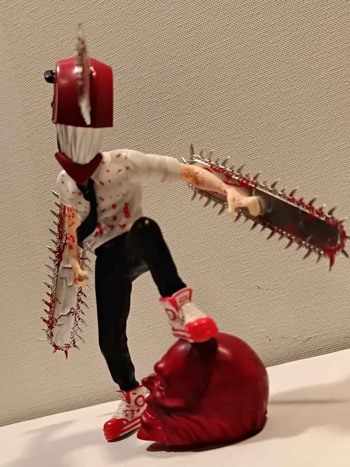 Chainsaw head figure - photo 3