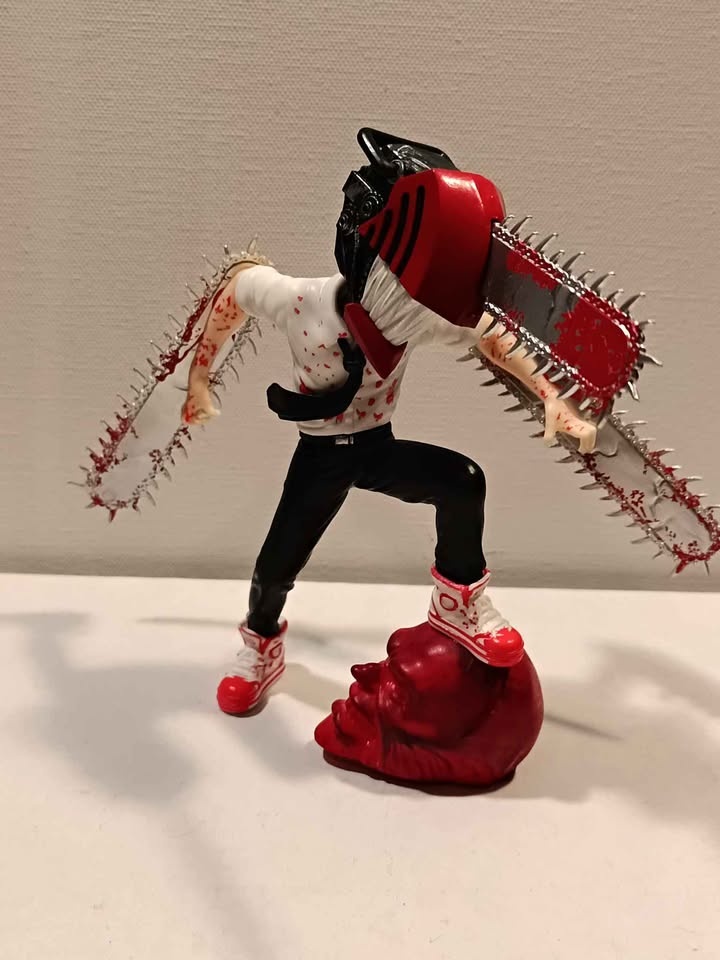Chainsaw head figure - photo 5