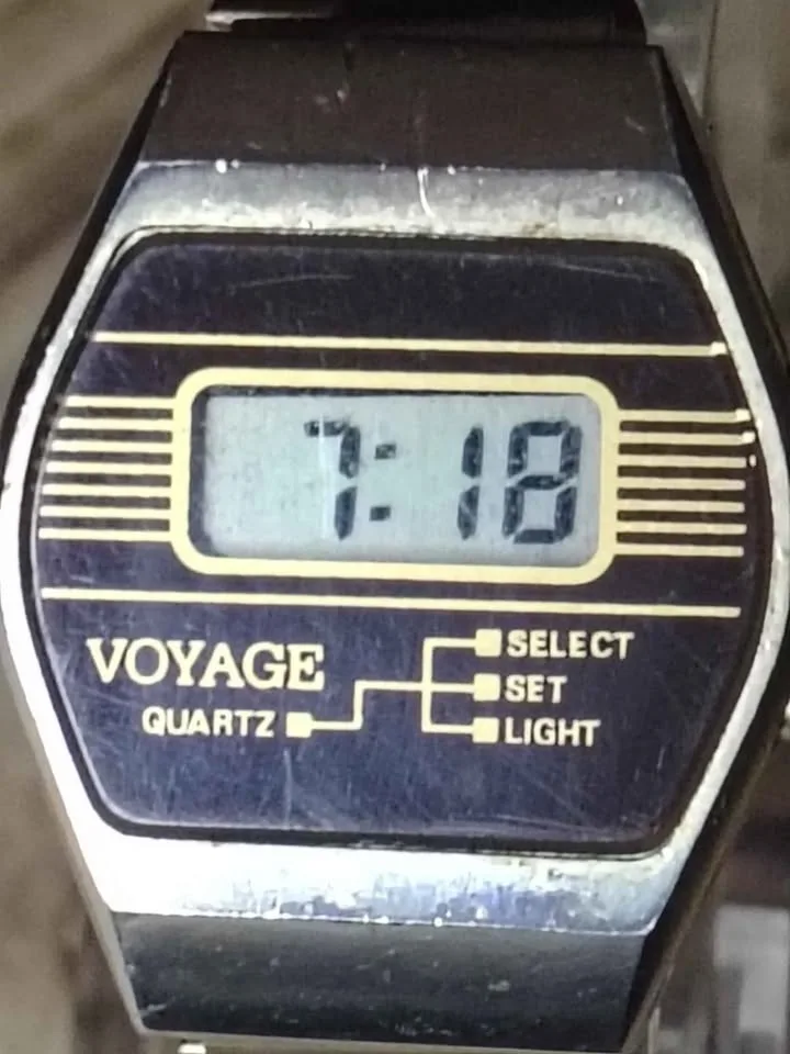 Vintage voyage digital watch image indicator(2)