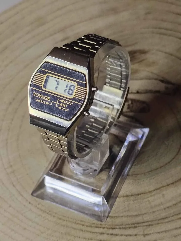 Vintage voyage digital watch image indicator(3)
