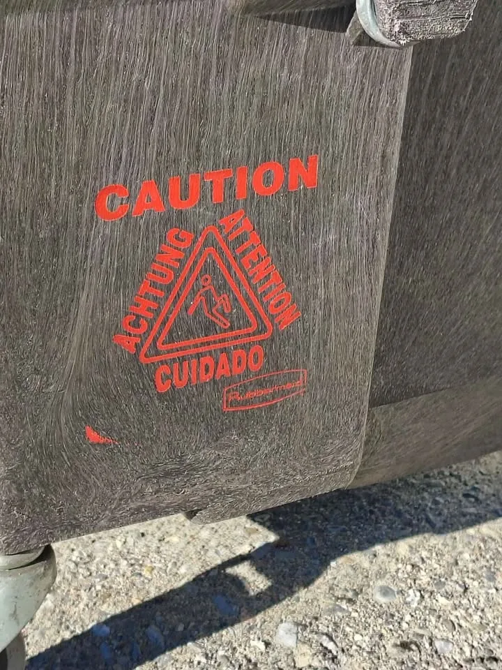 Rubbermaid commercial/industrial mop bucket. image indicator(2)