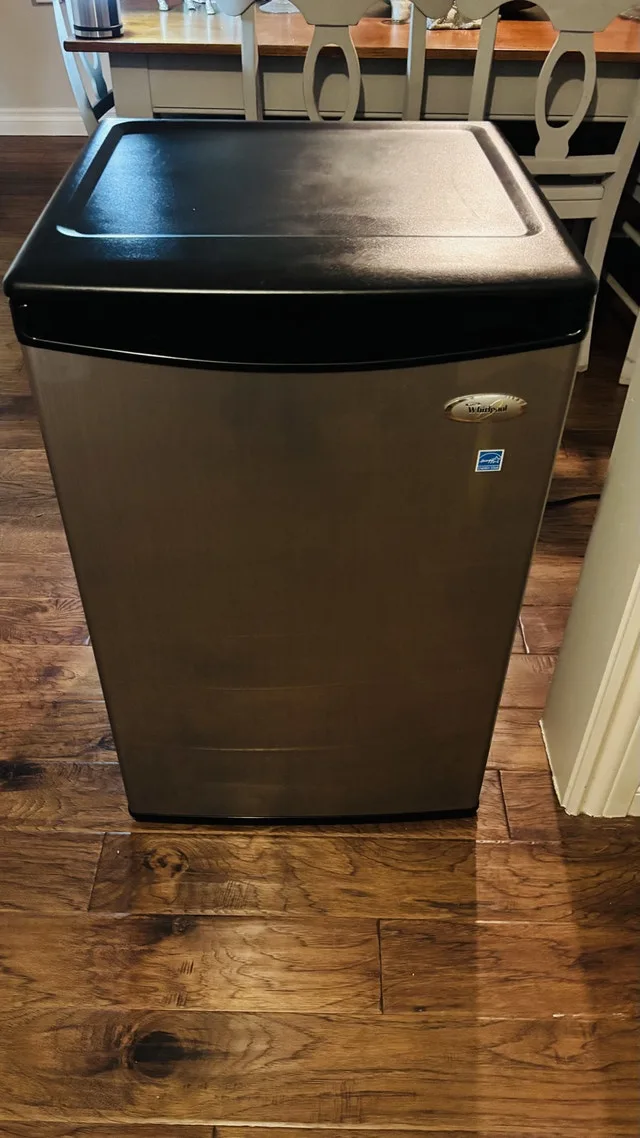 Whirlpool 4.4 cu. ft. Compact Refrigerator image indicator(2)