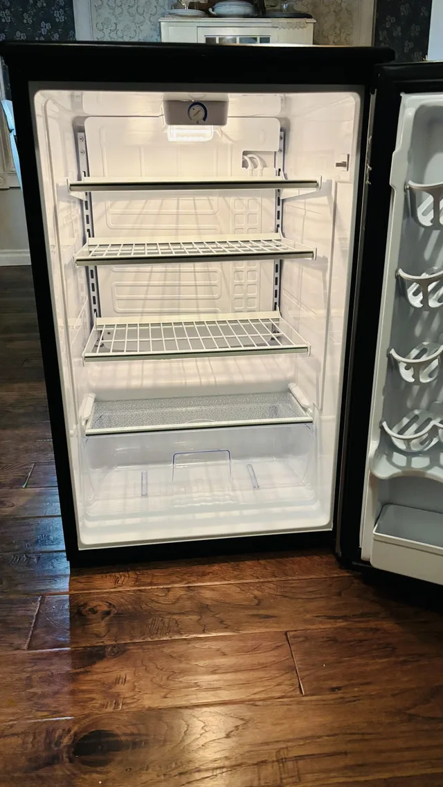 Whirlpool 4.4 cu. ft. Compact Refrigerator image indicator(3)