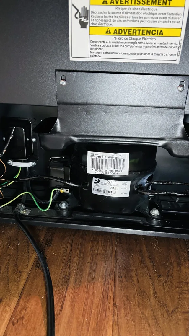 Whirlpool 4.4 cu. ft. Compact Refrigerator image indicator(7)