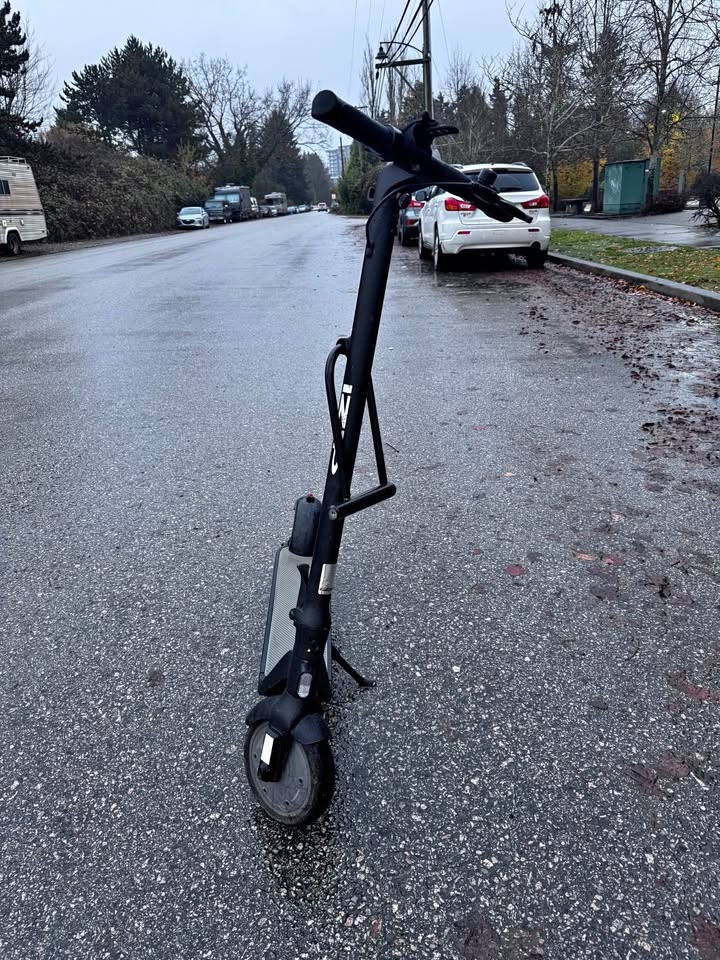 iZip Wave Electric Scooter – Great Condition – 20km Range