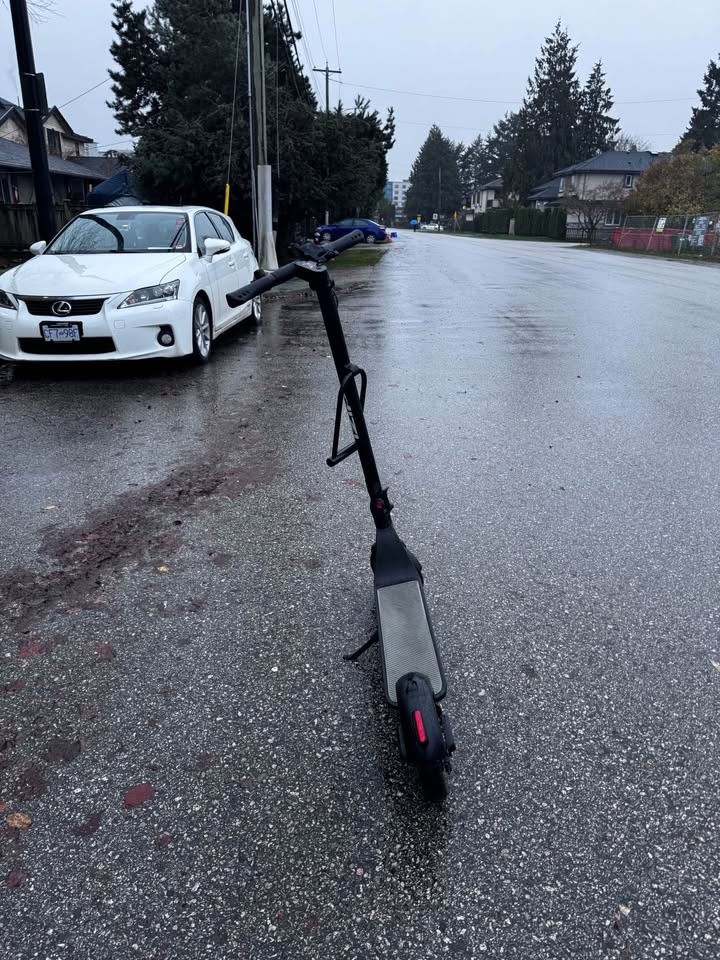 iZip Wave Electric Scooter – Great Condition – 20km Range - photo 2