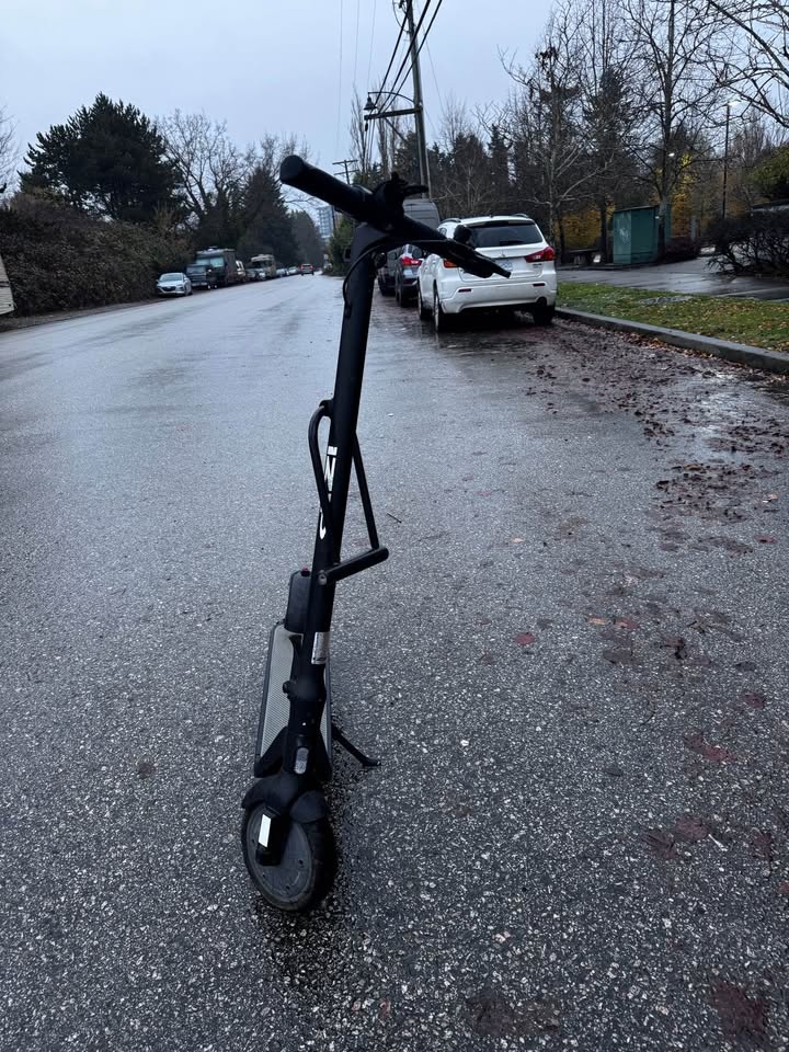 iZip Wave Electric Scooter – Great Condition – 20km Range - photo 3