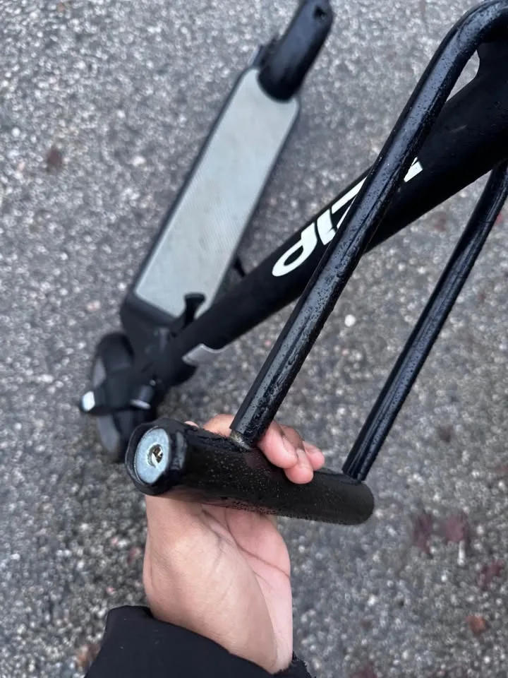 iZip Wave Electric Scooter – Great Condition – 20km Range image indicator(5)