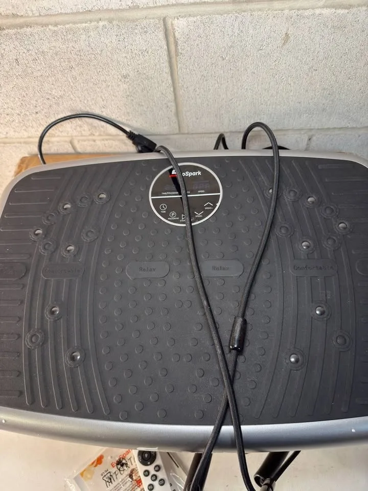 EvoSpark Vibration Plate Exercise Machine, 2025 2D&4D PRO image indicator(4)