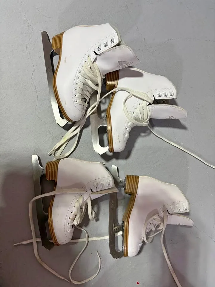 Jackson Girls' Classic 200 Figure Skates size 13 and 3