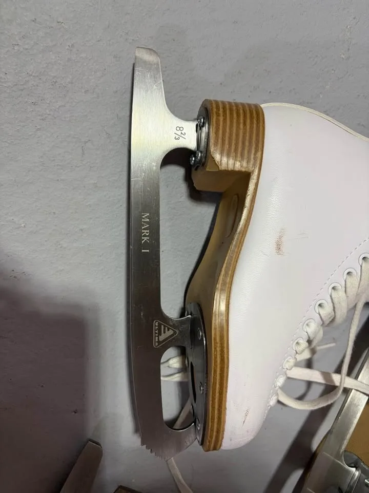 Jackson Girls' Classic 200 Figure Skates size 13 and 3 image indicator(6)