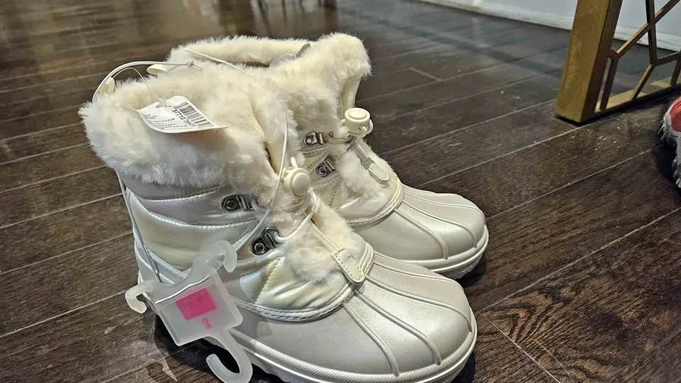 Snow boots bnwt