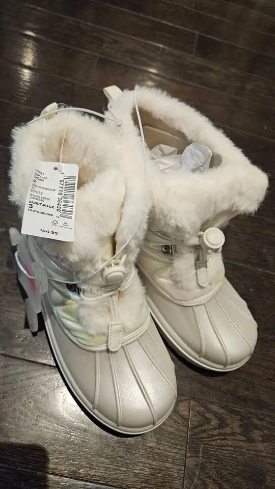 Snow boots bnwt image indicator(2)