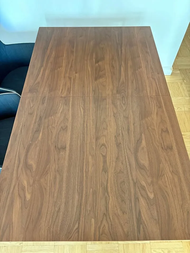 Wooden extendable dining table