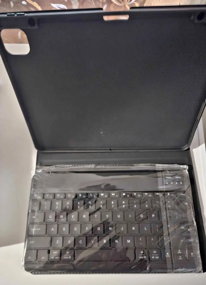 Magnetic keyboard with case for IPAD 13"