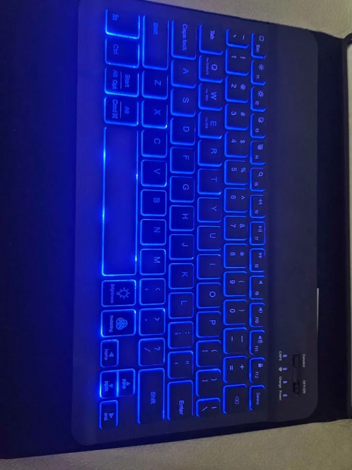 Keyboard & case for tablet - black image indicator(3)