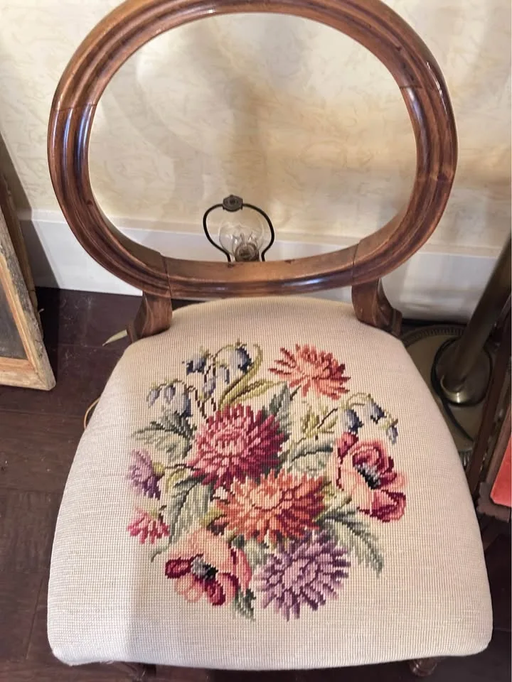 Vintage chairs with detailed wood frames image indicator(2)