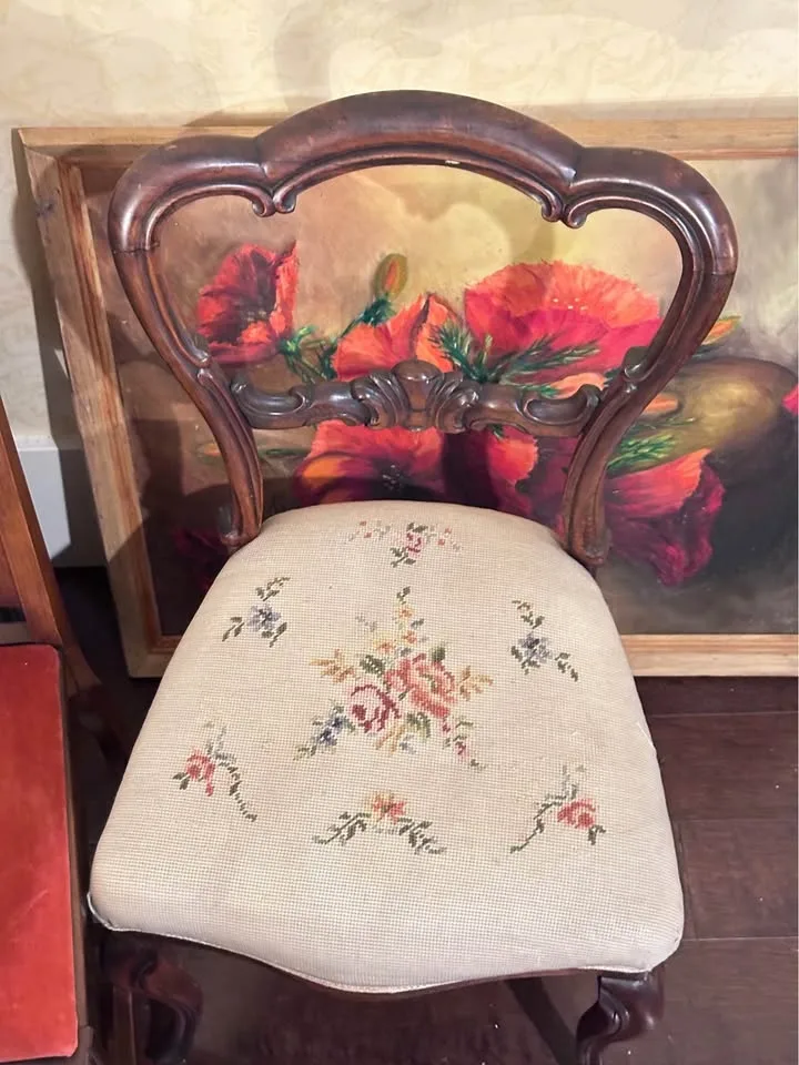 Vintage chairs with detailed wood frames image indicator(3)