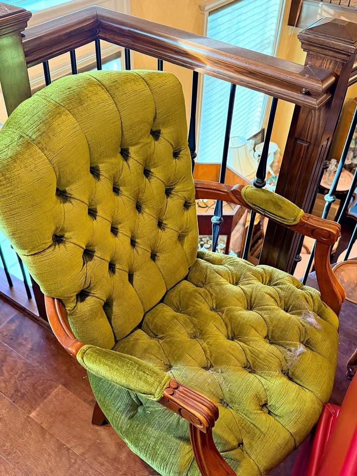 Vintage Green Tufted Velvet Armchair