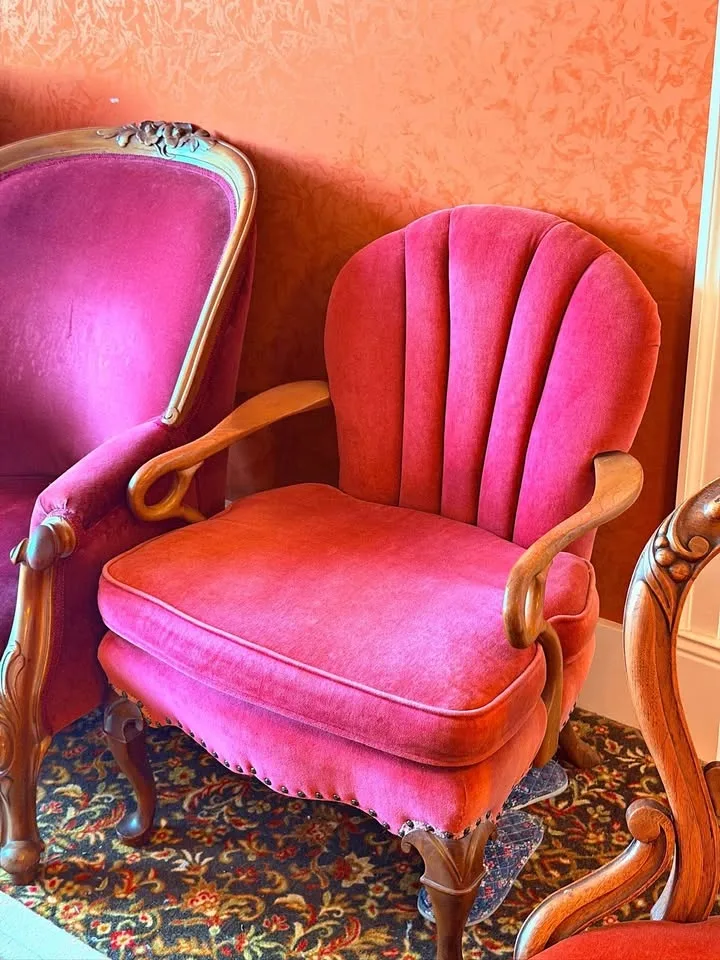 Vintage Hollywood Regency Shell-Back Accent Chair