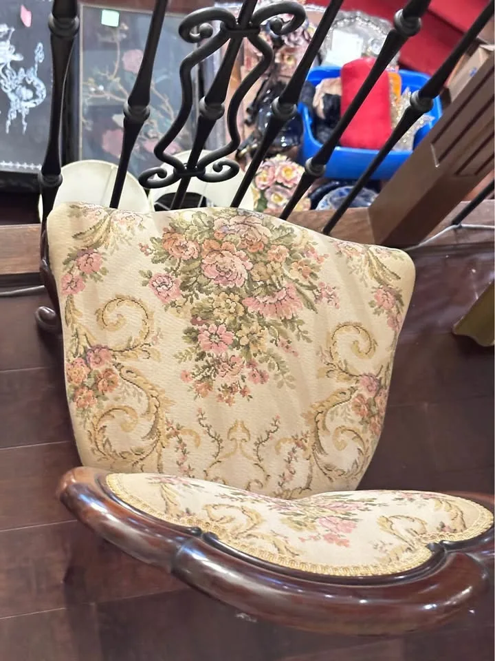 Set of 4 Vintage Victorian-Style Carved Chairs image indicator(3)