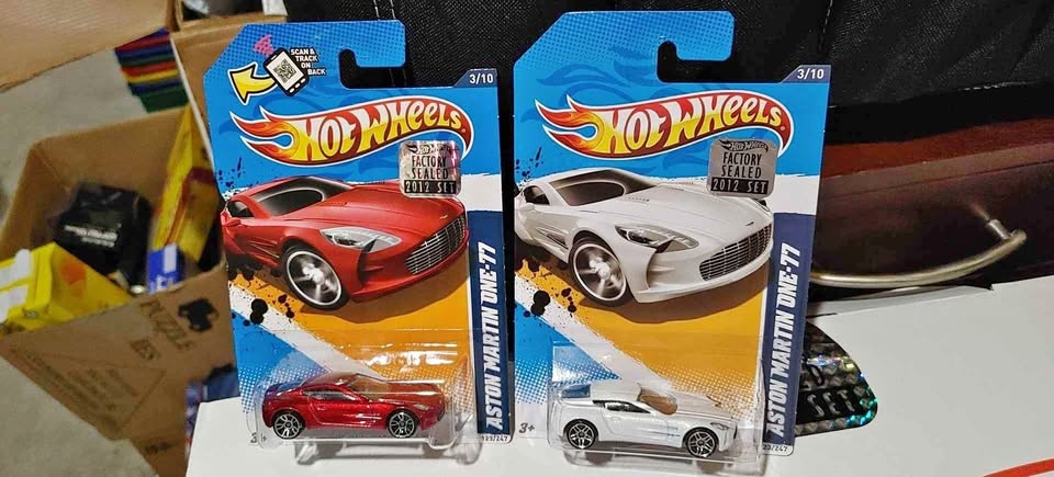 2x 2012 hot Wheels Aston Martin one-77