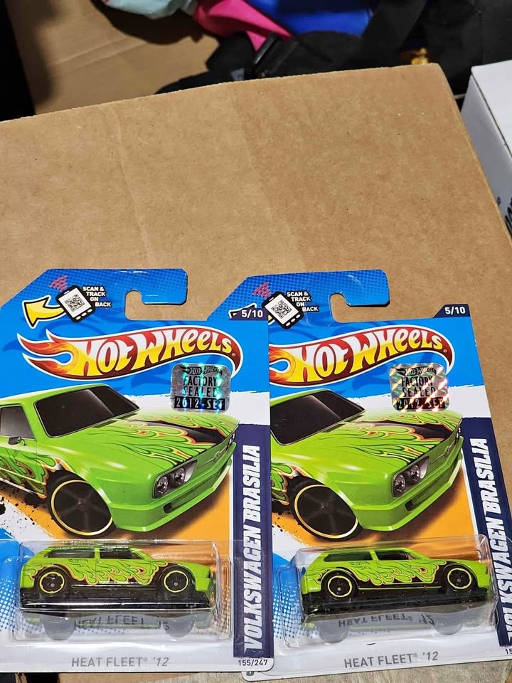 2x rare 2012 Hotwheels Volkswagen Brasilia
