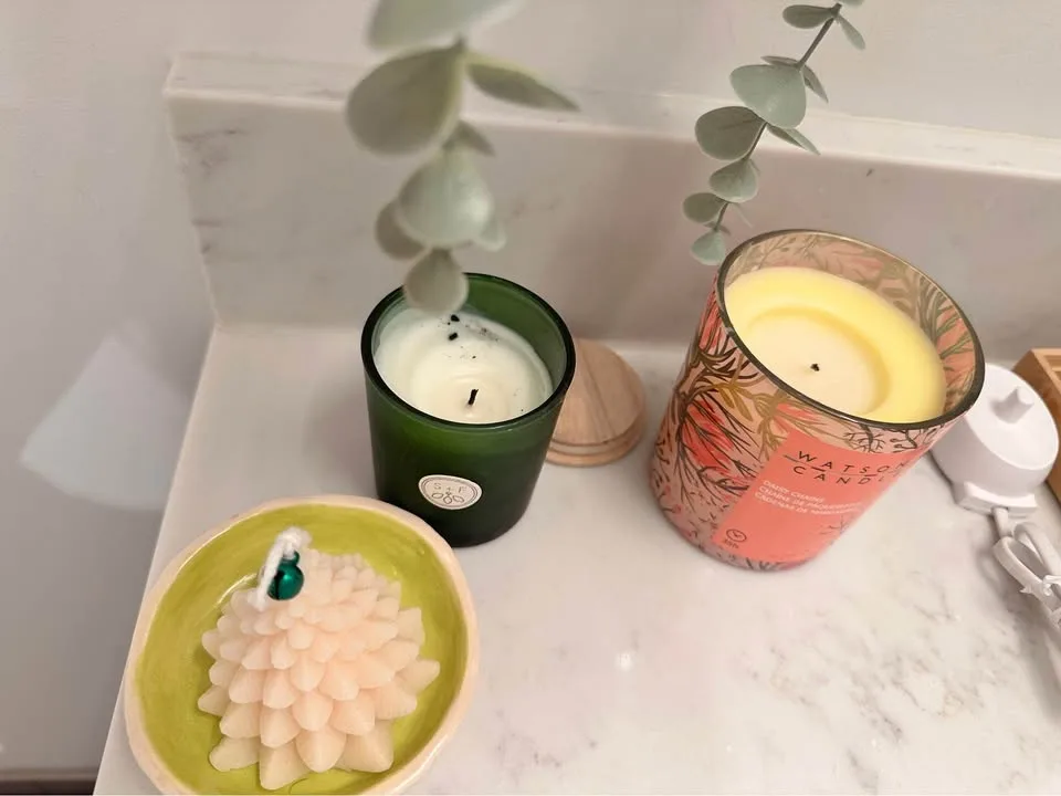 Moving sale- bathroom decor image indicator(8)