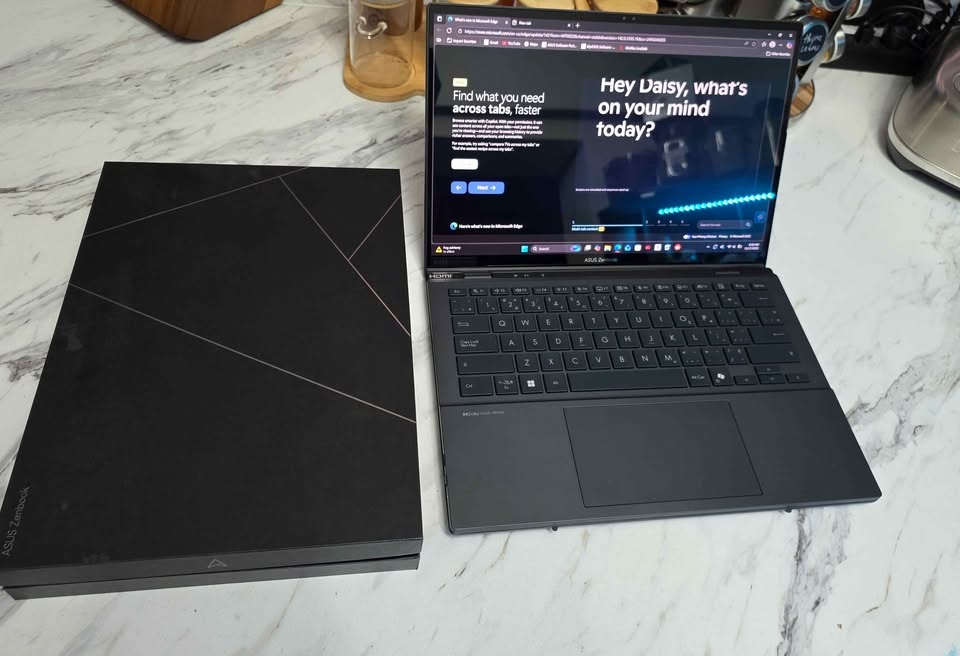 ASUS Zenbook DUO 14" Touchscreen 2-in-1 Al Laptop - photo 4