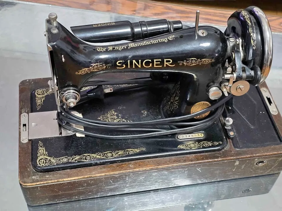Vintage 1936 Singer Sewing machine