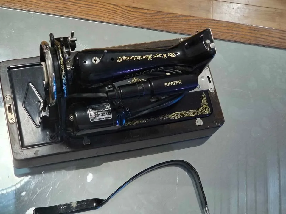 Vintage 1936 Singer Sewing machine image indicator(3)