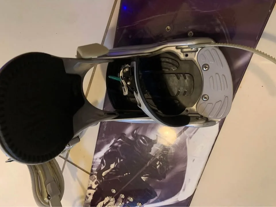 Snowboard with bindings 145cm unisex image indicator(3)