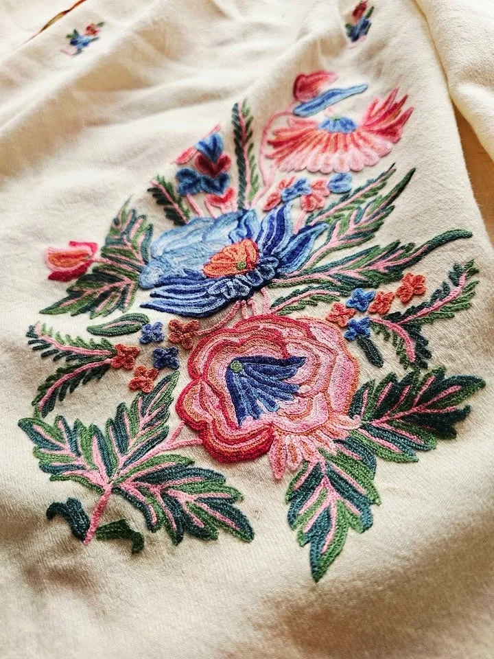 Kashmiri Shawl Scarf Wrap Indian Hand Embroidered Floral Cream W image indicator(2)