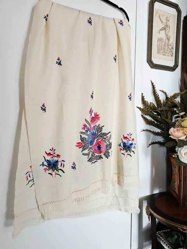 Kashmiri Shawl Scarf Wrap Indian Hand Embroidered Floral Cream W image indicator(5)