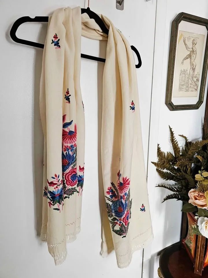 Kashmiri Shawl Scarf Wrap Indian Hand Embroidered Floral Cream W image indicator(6)