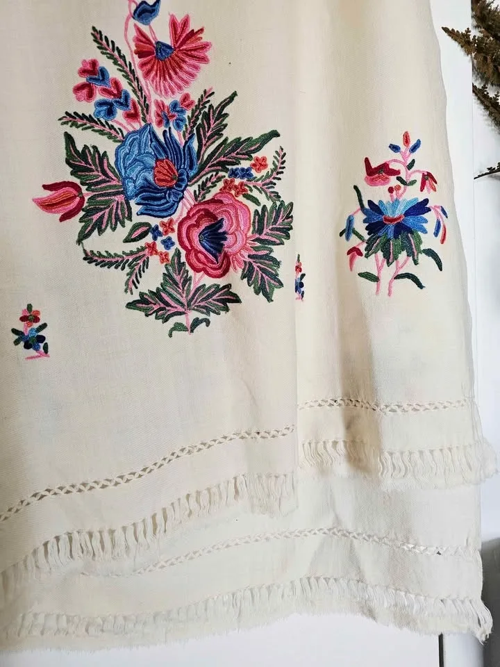 Kashmiri Shawl Scarf Wrap Indian Hand Embroidered Floral Cream W image indicator(8)
