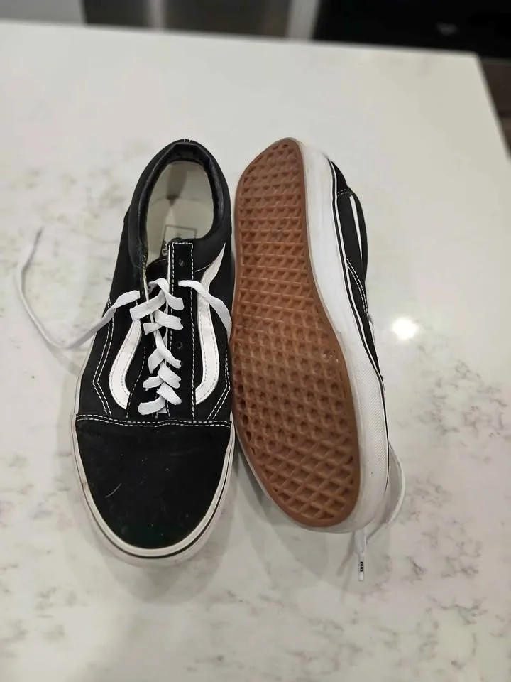 Vans old skool 9.5 man 11 woman