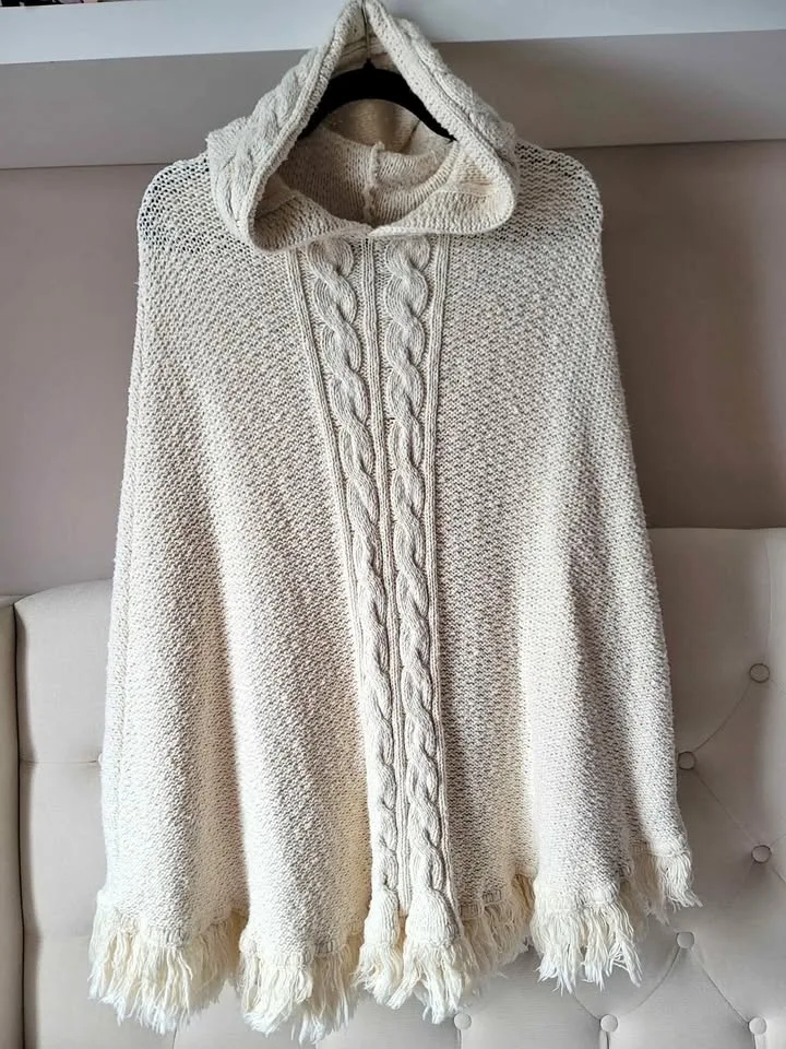 Sz S-L Ivory cotton fringe poncho with hood