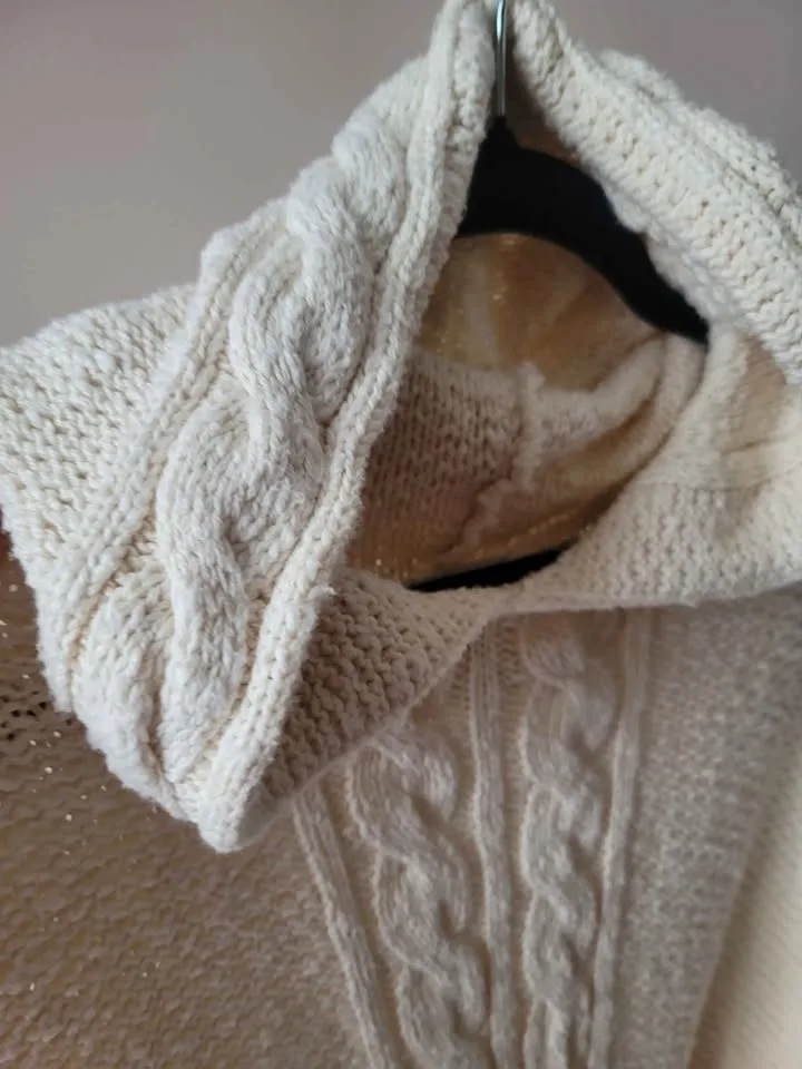 Sz S-L Ivory cotton fringe poncho with hood image indicator(4)