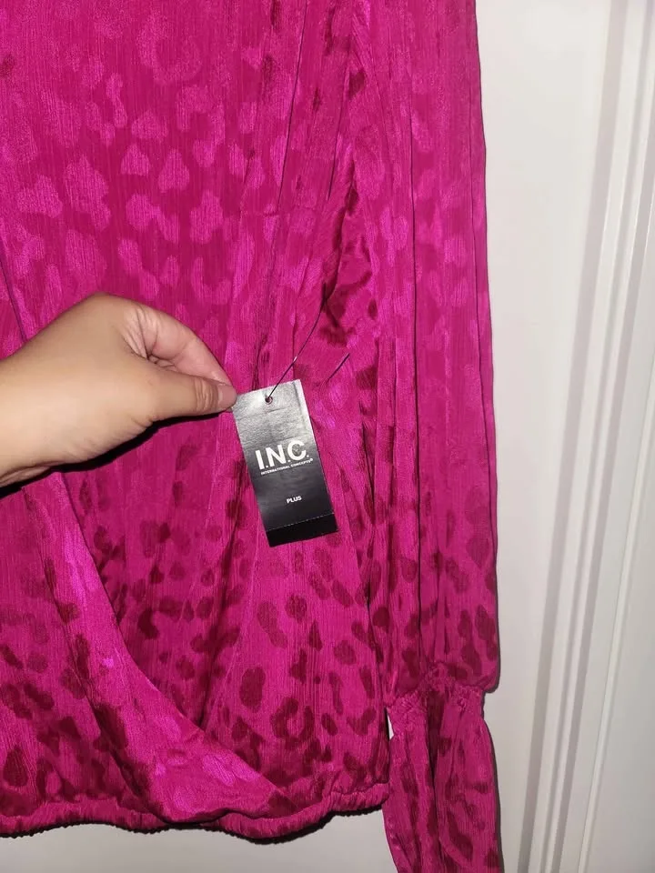New Sz 2X Fuschia Satin Animal Print Blouse image indicator(5)