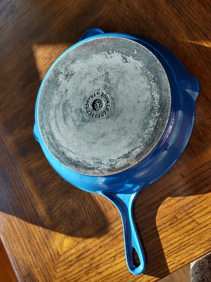 Le Creuset Iron Skillet; 26 cm; Blue; MADE in France image indicator(4)